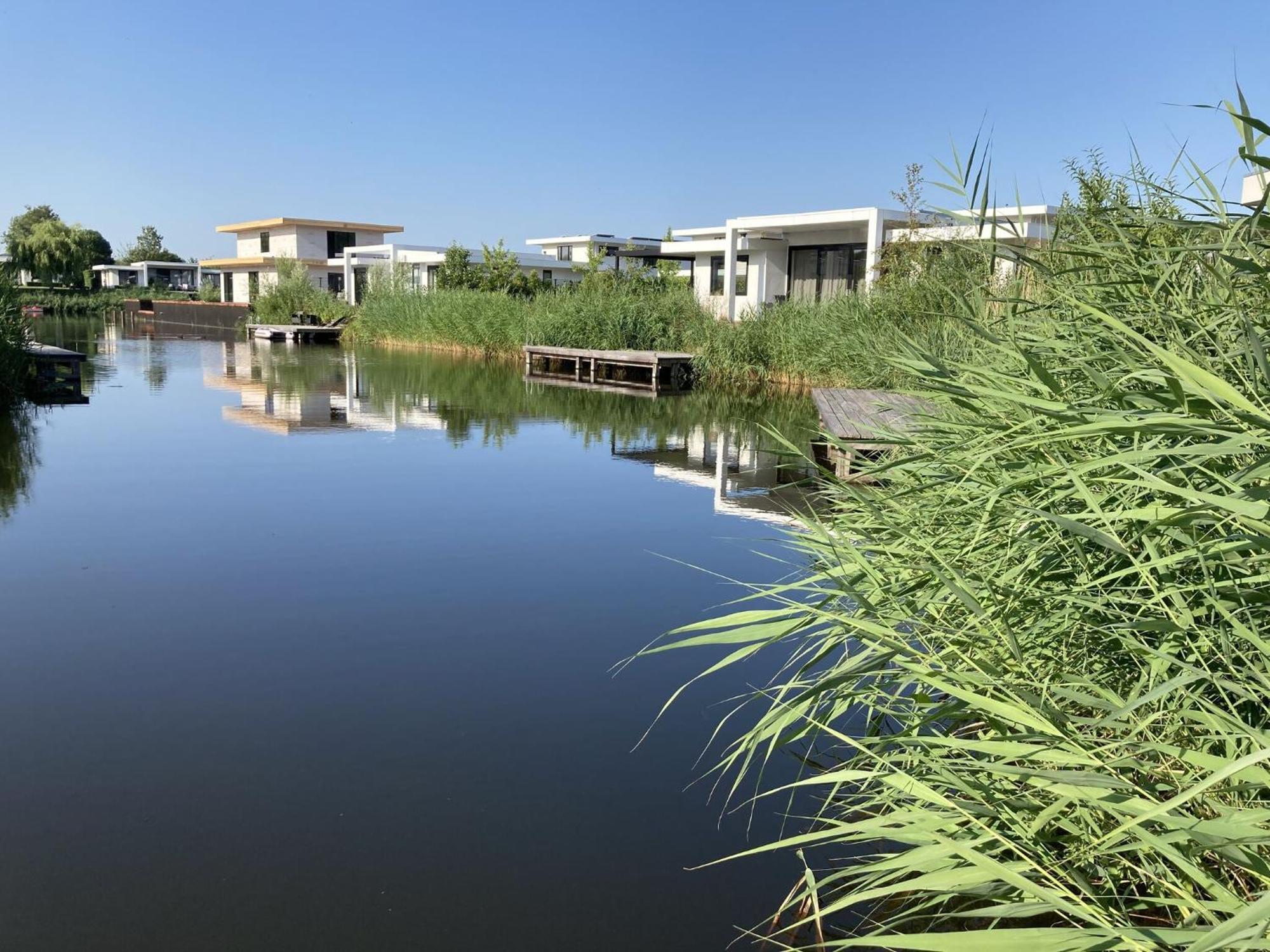 Family Villa With Garden And Jetty Zeewolde Exterior foto