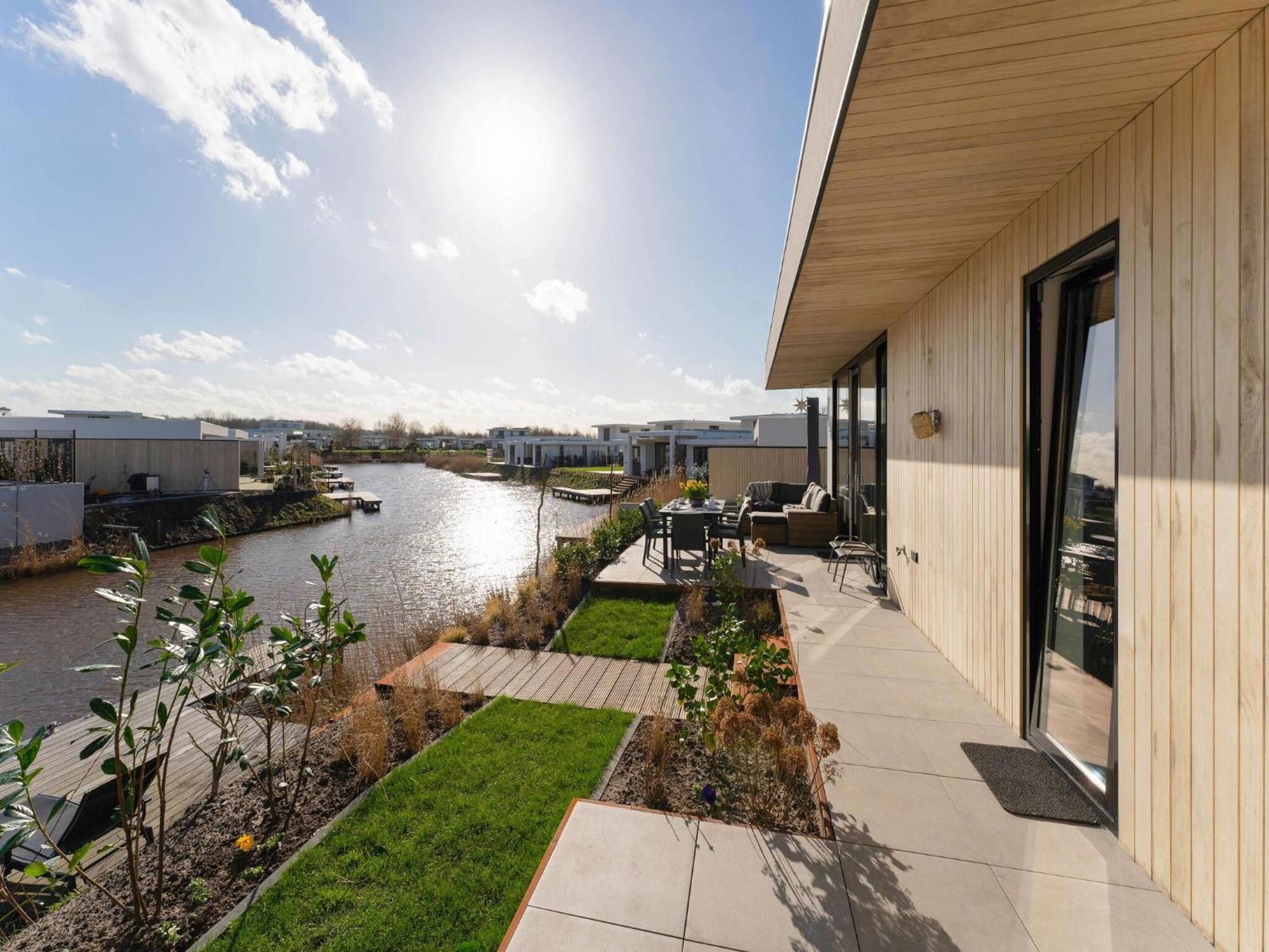 Family Villa With Garden And Jetty Zeewolde Exterior foto
